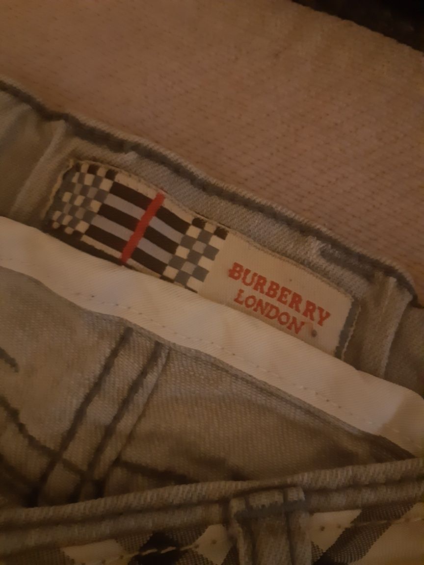 Дънки Burberry-9-10год ръст до 140см