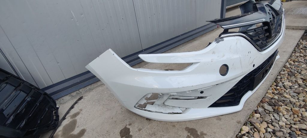 Bara fata Renault Megane 4 facelift recondiționată
