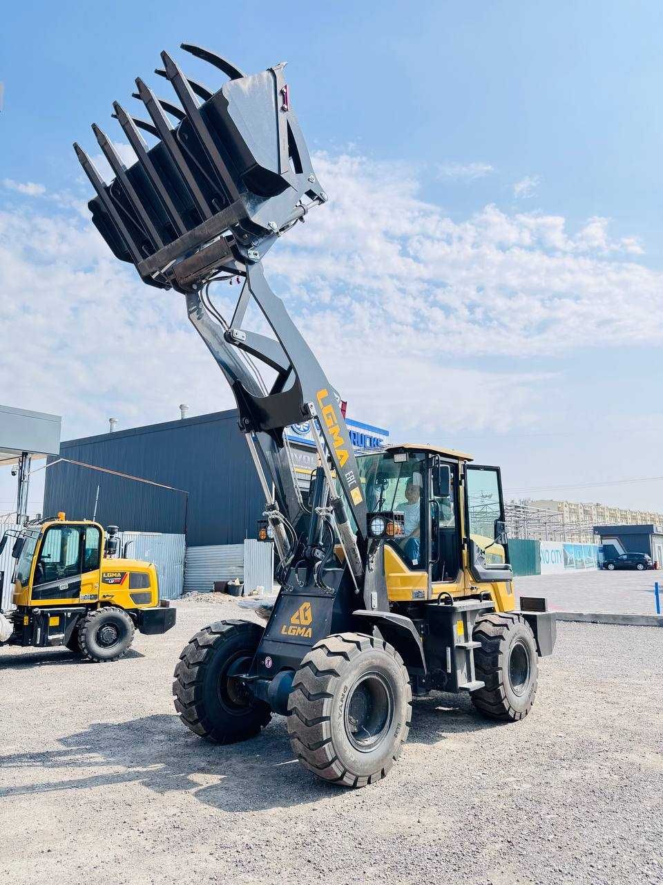 Фронтальный погрузчик LUGONG LM938
