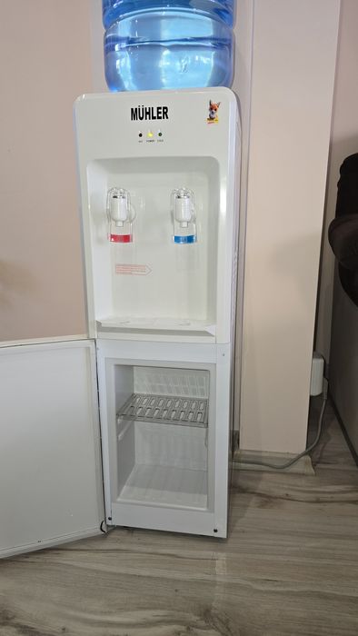 Диспенсър за вода