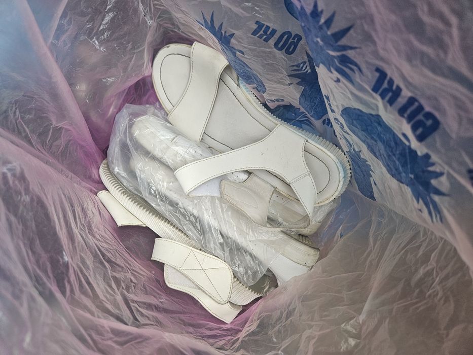 Отдам обувь . В хорошем состоянии