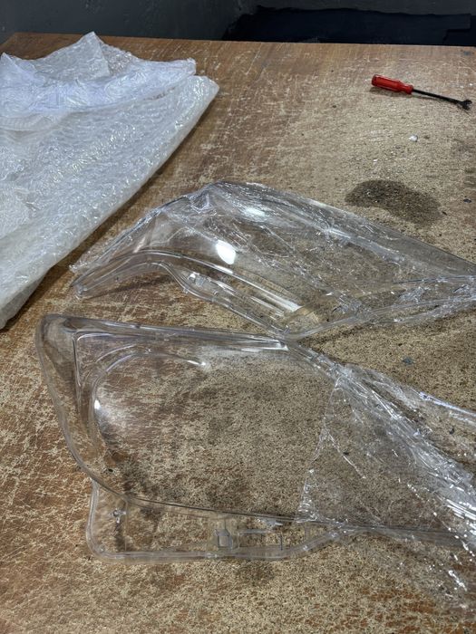 LEXUS 570 новые пластиковые стекла фар 12-15 г.в