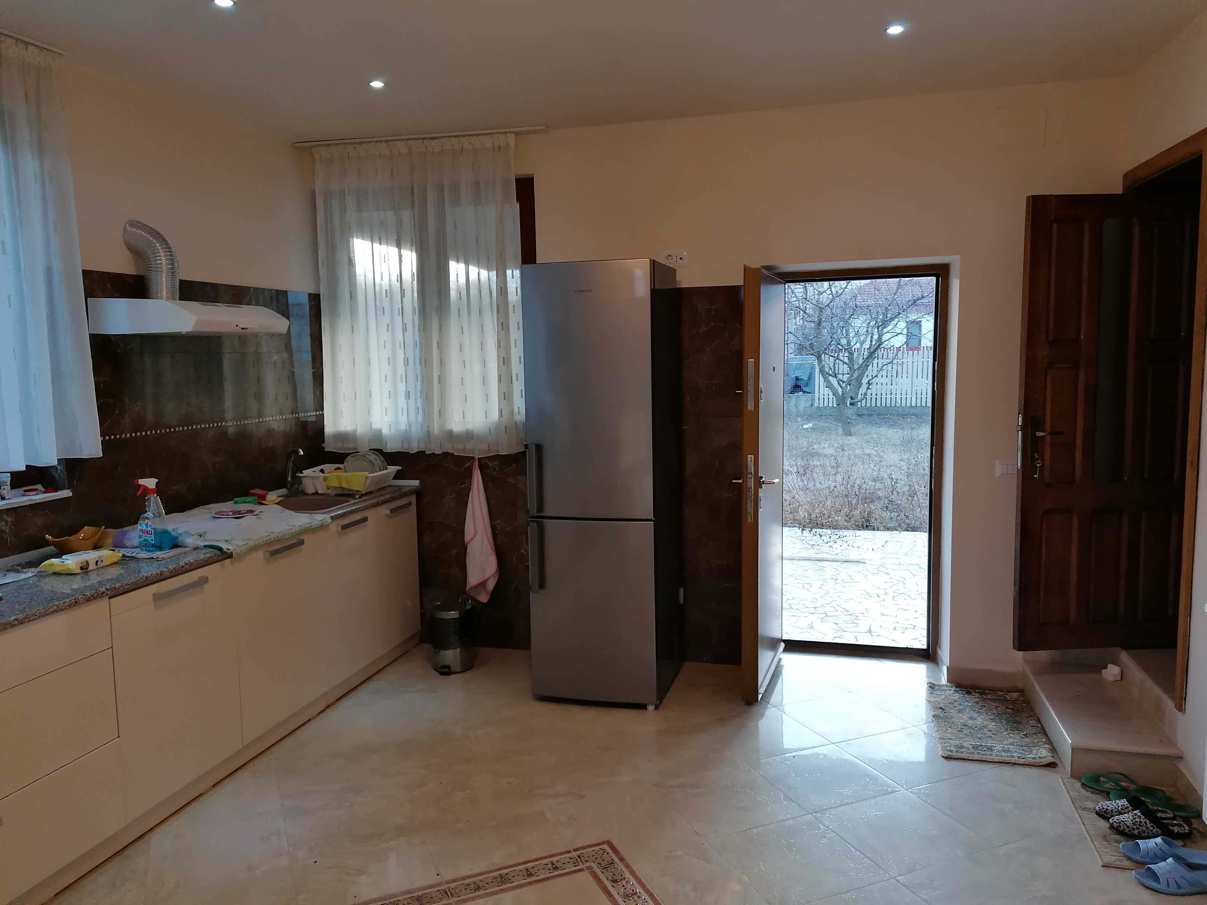 Casa 6 cam de 340 mp utili, teren 1000 mp Focsani Nord, Crang Petresti