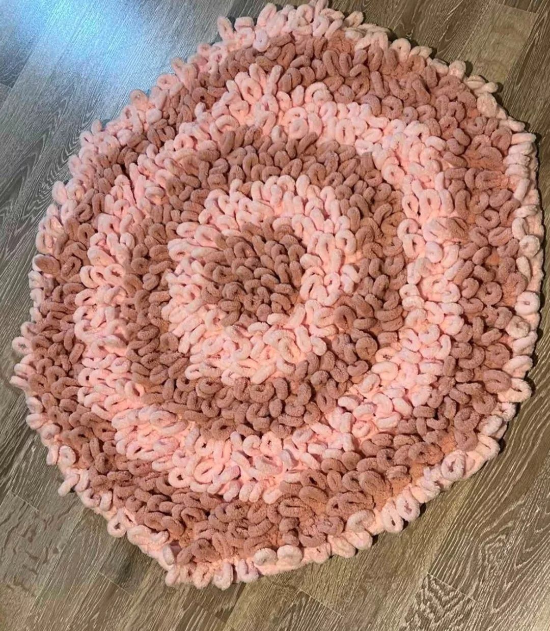 Ръчно плетено килимче
