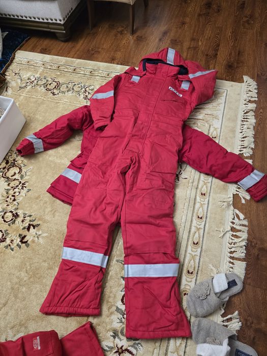 Зимний рабочий комбинезон.
