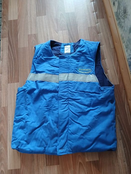 Жилетка зимняя .