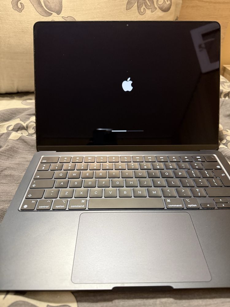 MacBook Air M2 (2022) – 8GB RAM, 256GB SSD – С ГАРАНЦИЯ