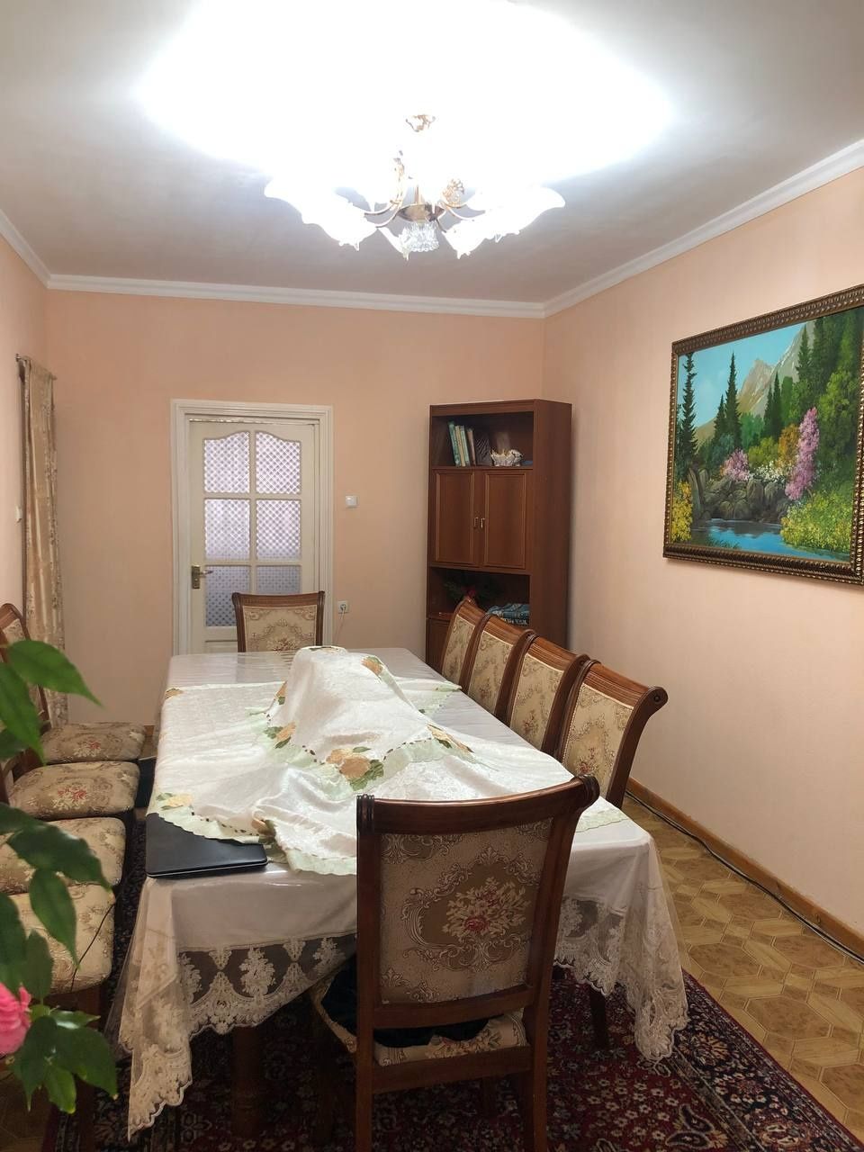 Срочно продаётся 3+3/1/4 132м2 юнусабад 2 квартал ор-р суд