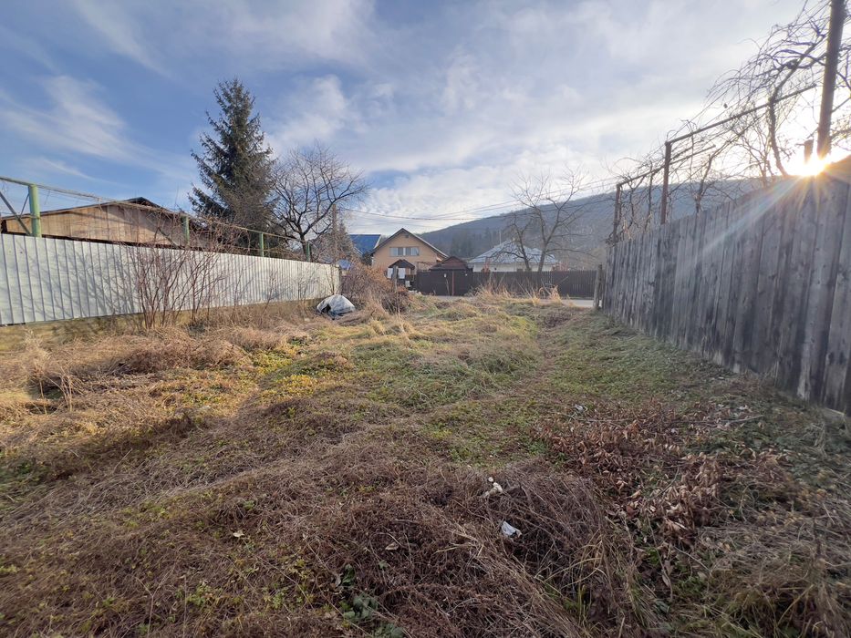 vând teren HEMEIUSI