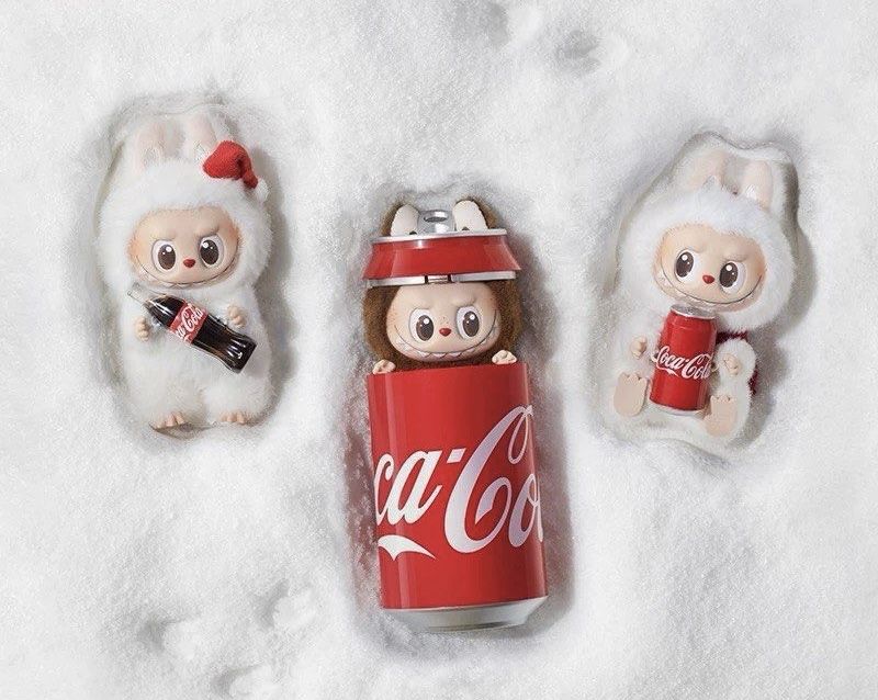Labubu Coca Cola играчка Лабубу 17см ключодържател Кока Кола POP MART