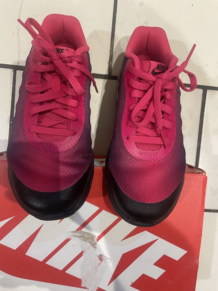 Детски нови маратонки Nike air max 33.5