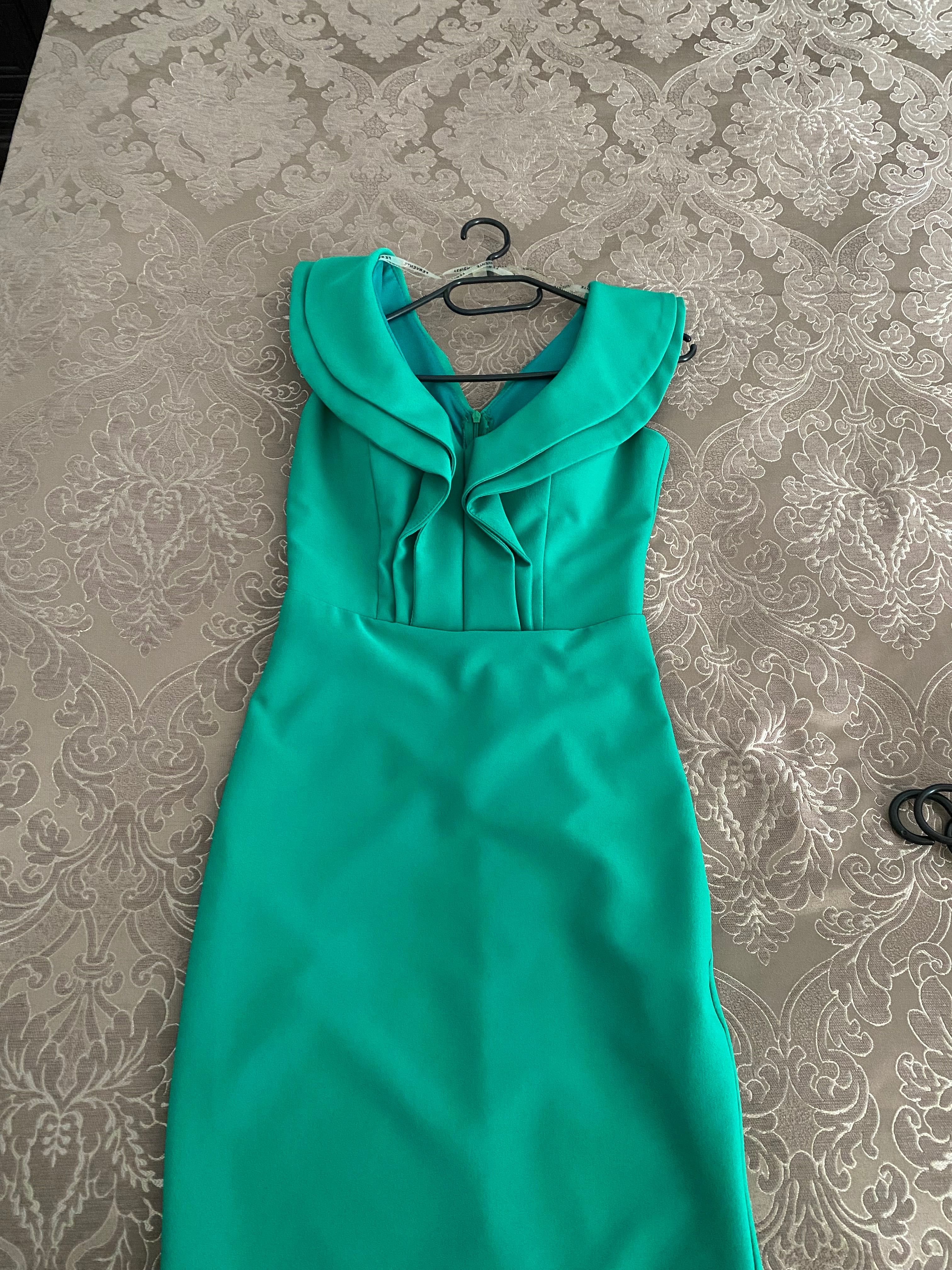 Vând rochie verde de seara!