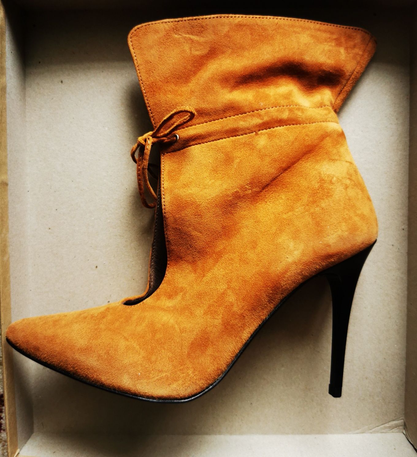 Pantofi tip gheată stiletto