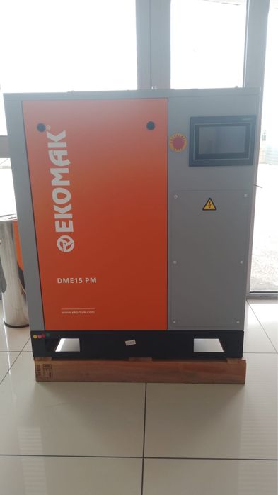 Compresor aer cu surub 7,5kw/10hp EKOMAK Inverter / Magneti Permanenti
