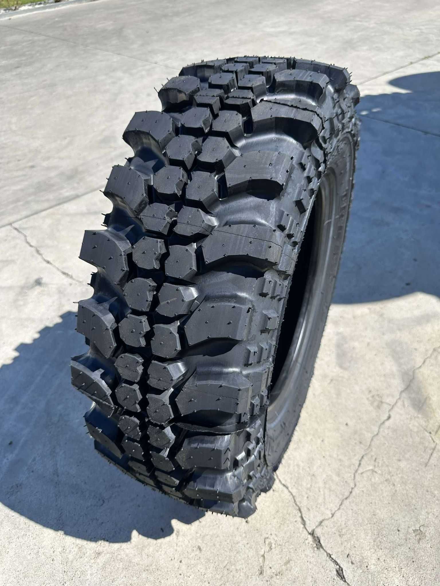 Anvelope Off Road 235/70 r16 Simex cramponate