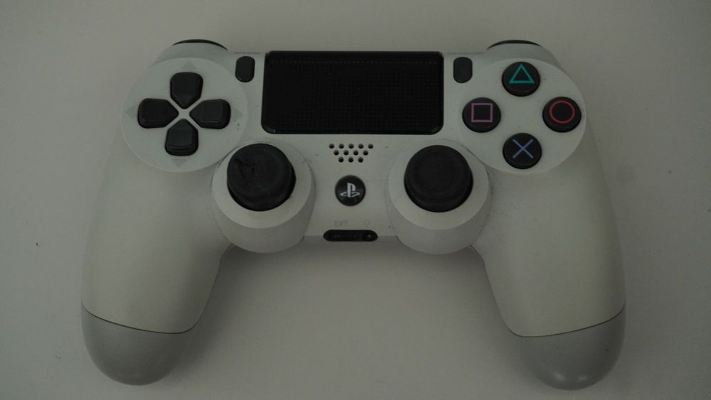 Playstation 4 Pro 1TB God Of War Edition с два джойстика