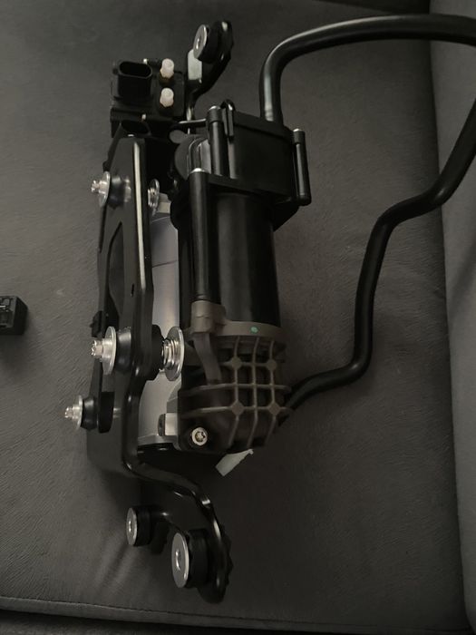 Compresor NOU Suspensie perne aer bmw x5 f15 x6 f16