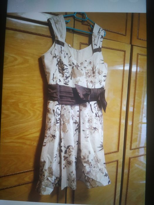 Vând rochițe elegante xxl