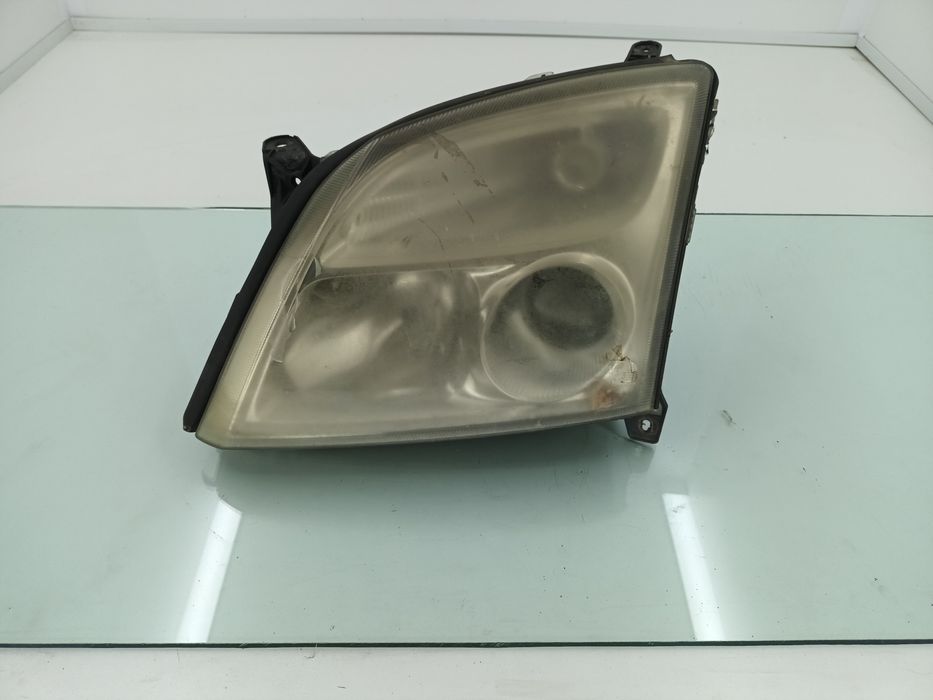Dezmembrez Far stanga de pe Opel VECTRA C 2002-2008
