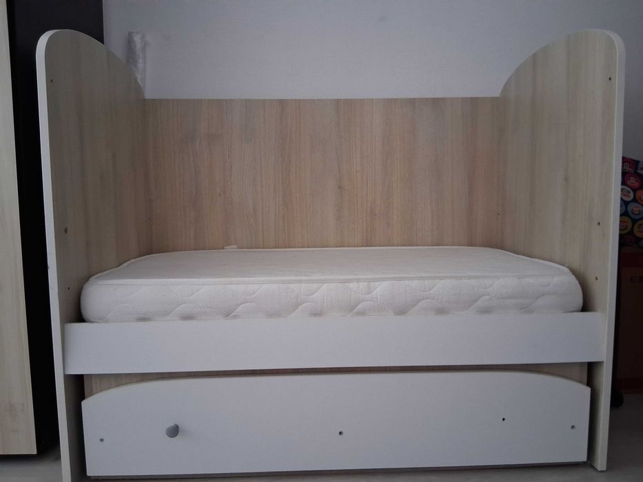 Дървена бебешка кошара