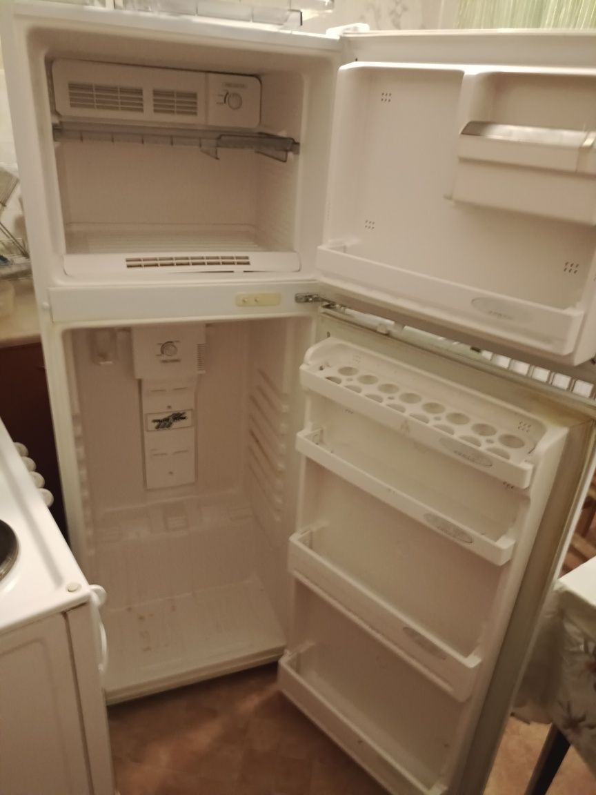 Холодильник Самсунг старый б)у