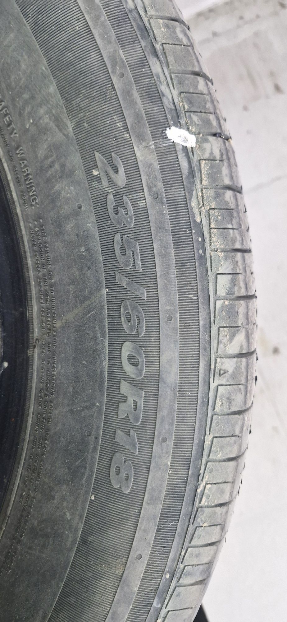 Продам шины б/у 235/60/18