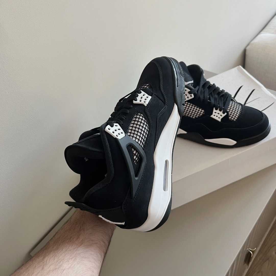 Adidasi Nike Air Jordan 4 White Thunder - verificare colet