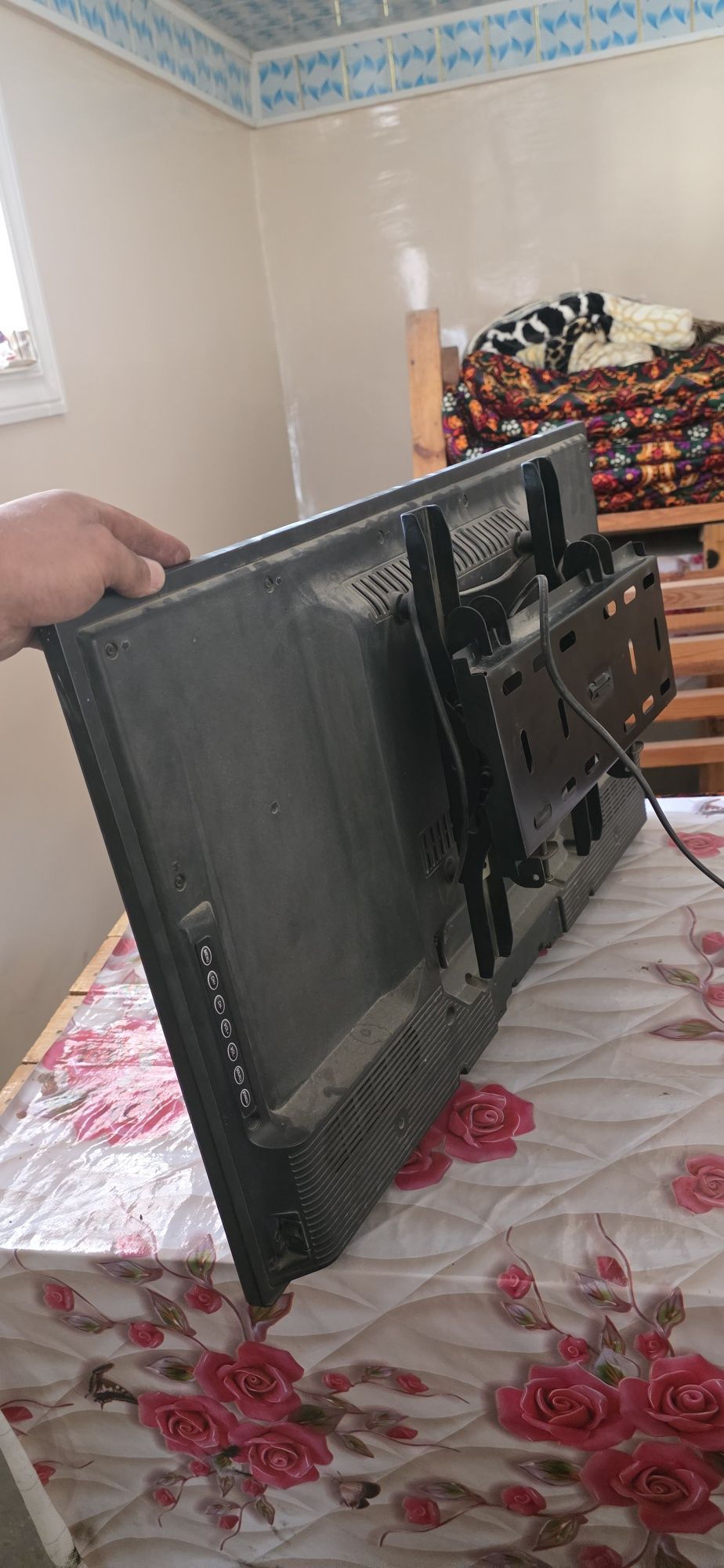 Televizor 32 tyuneri ham bor kamplekt