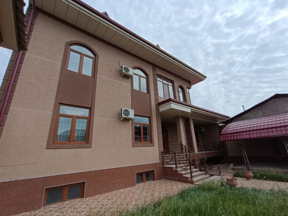 Продается дом  3 уровня . 588м2. 5 соток.Циалковская ул. Археологическ