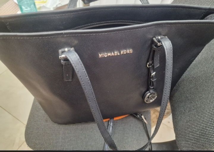 Michael Kors Jet Set Travel дамска чанта.