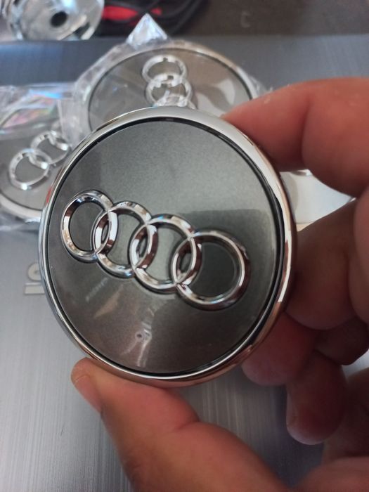 Audi- set 4 capace pentru jante aliaj