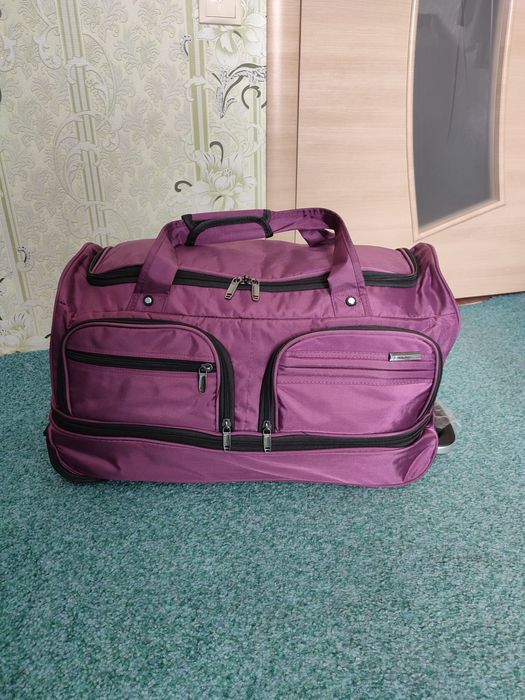 Удобная, вместительная сумка на колесиках