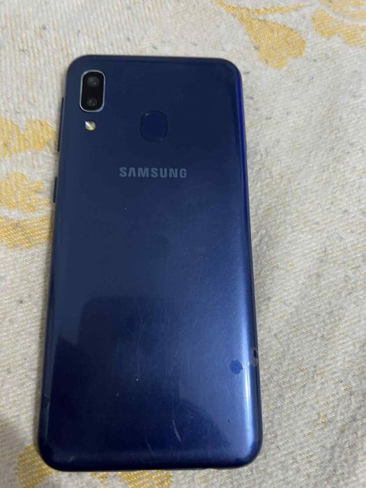 Samsung S20 E.     .