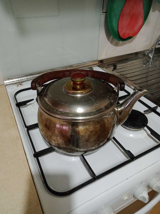чайник большой на 4,5 литра, нержавейка.