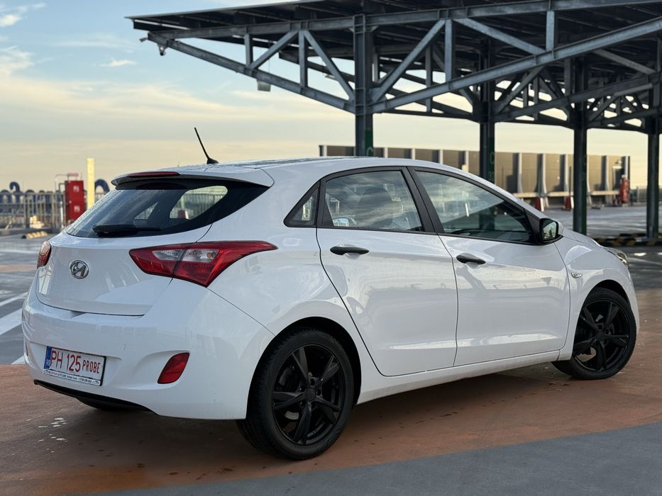 HYUNDAI i30 1.4i-Drive Cool 10/2012 / LED / GARANTIE / Rate