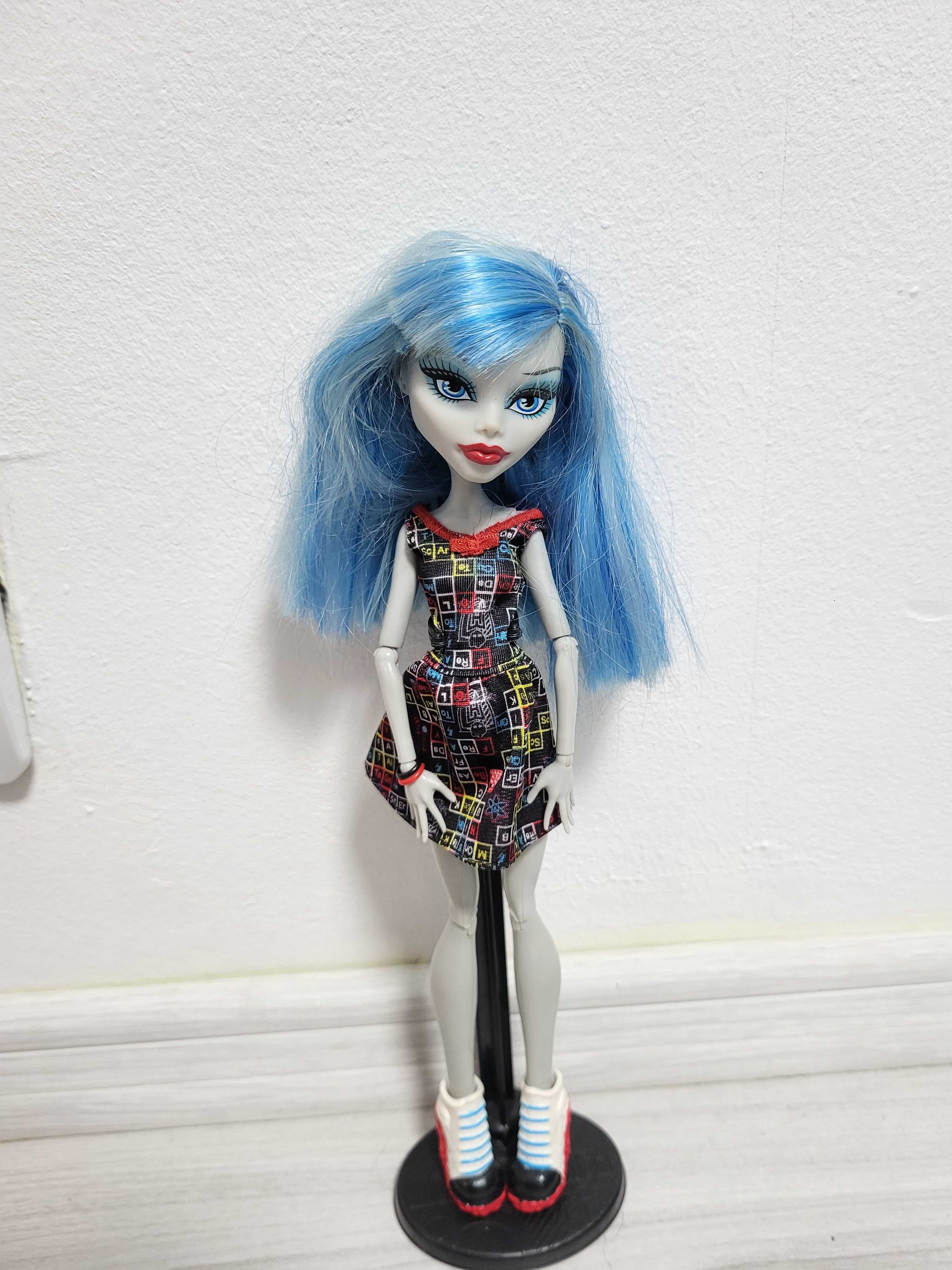 Păpuși Monster High