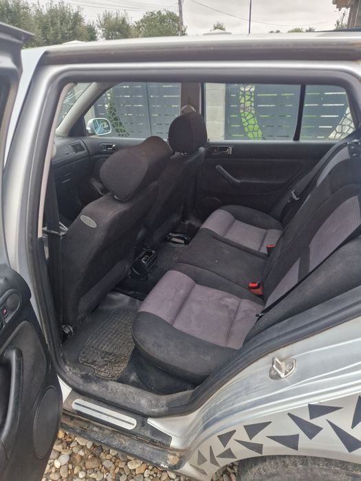 Vand golf 4 motor 1.400 benzina anu 2001