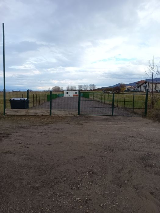Отдава се под наем 700кв.м. парцел и офис контейнер 15 кв.м. 750 €