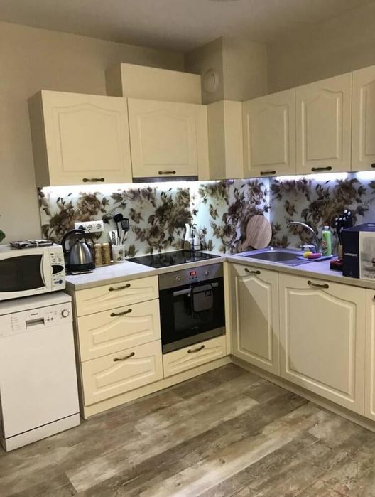 Дава се под наем Тристаен апартамент в Бургас, Зорница - 120 кв.м за 867 € - Снимка #2