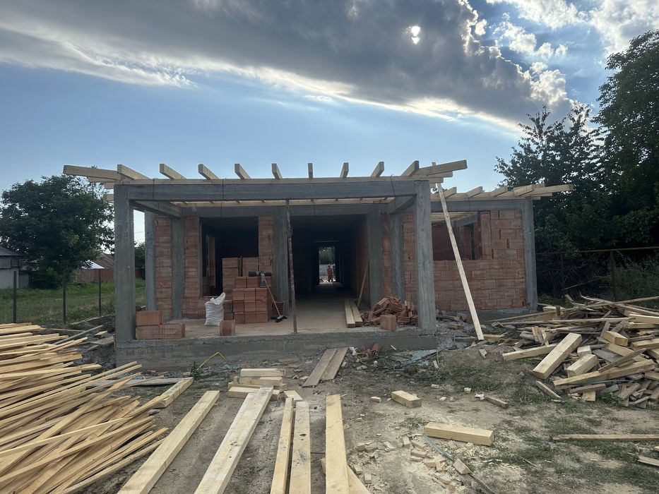 Constructii case la cheie sau la rosu , Renovari , Interioare ,