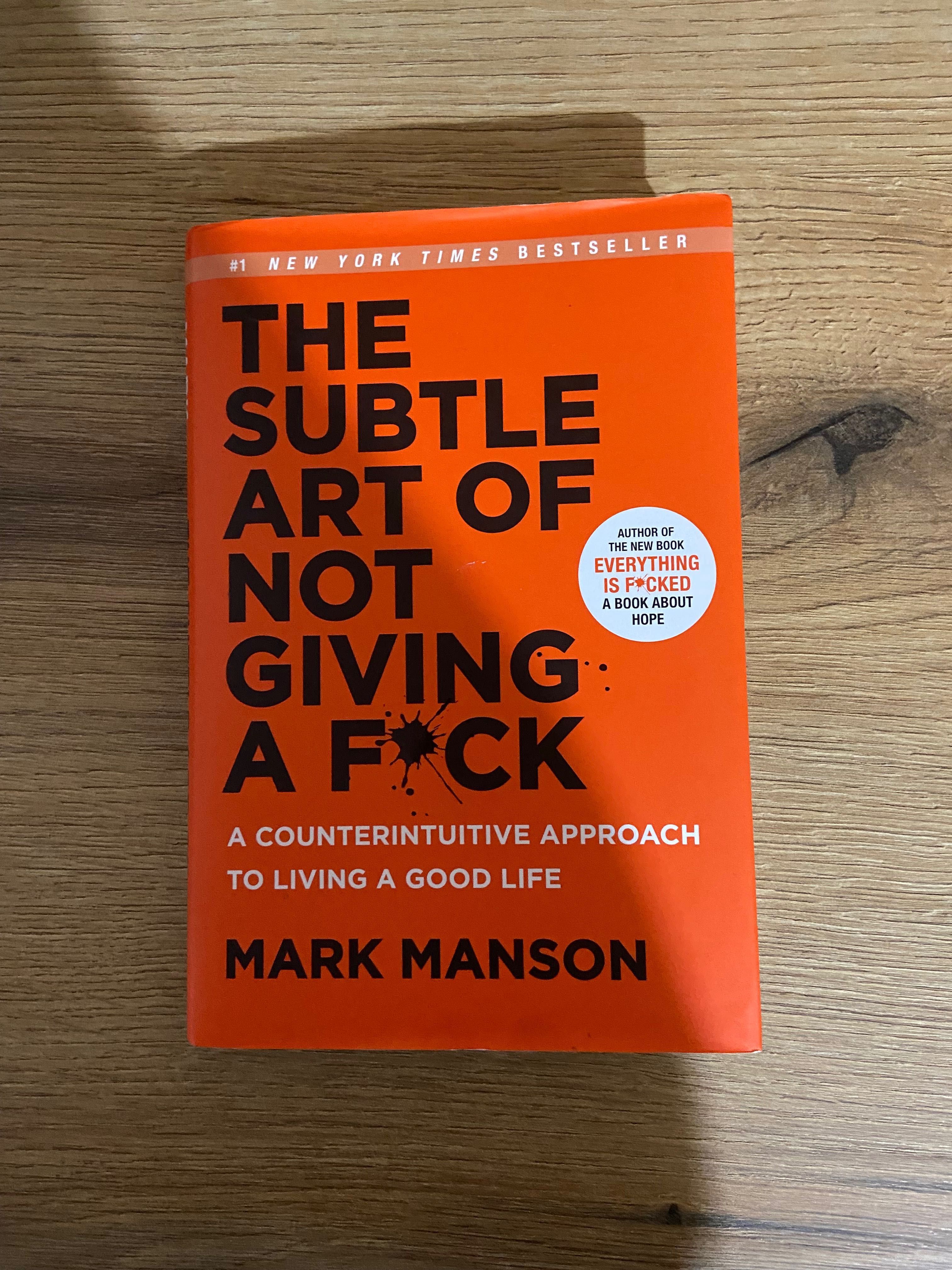 Книга на английски “The subtle art of not giving a f*ck”