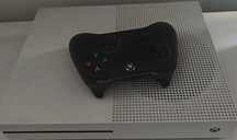 Xbox One S cu 2 manete