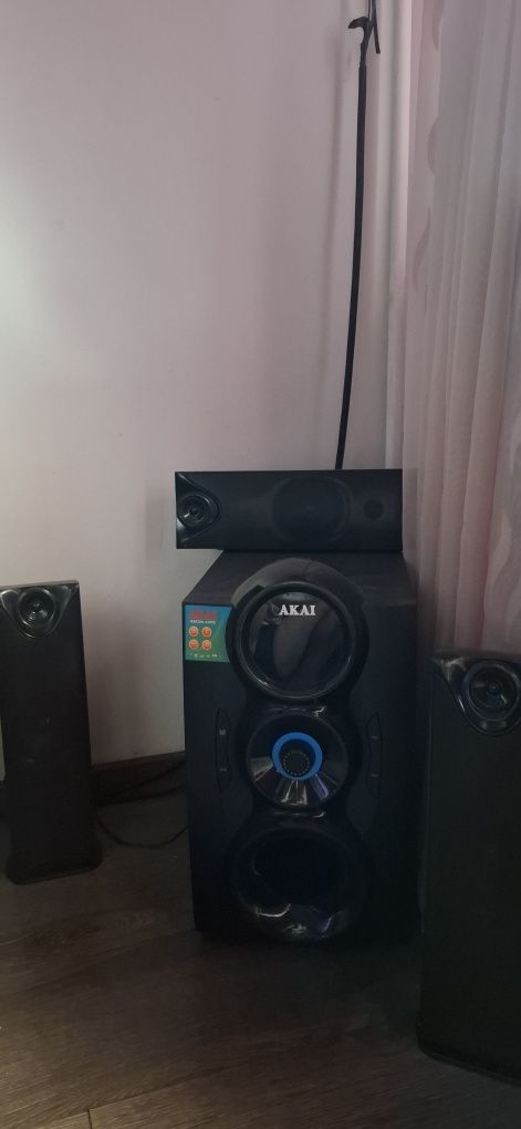 Boxă Akai în stare perfectă de funcționare