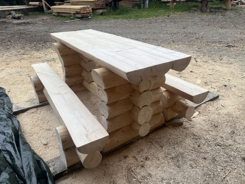 Masa din lemn rotund