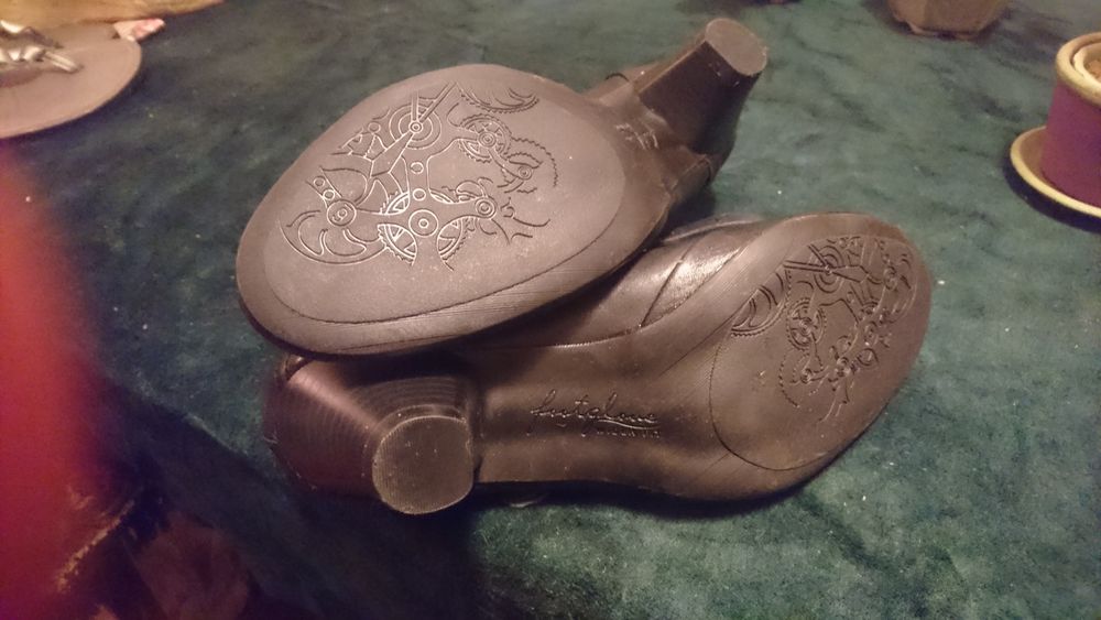 Маркови обувки ест .кожа