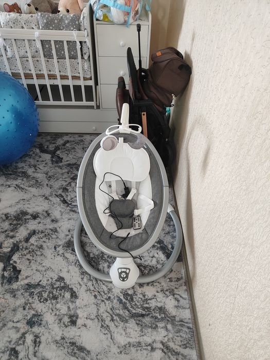 Продам новый шезлонг (электрокачеля)