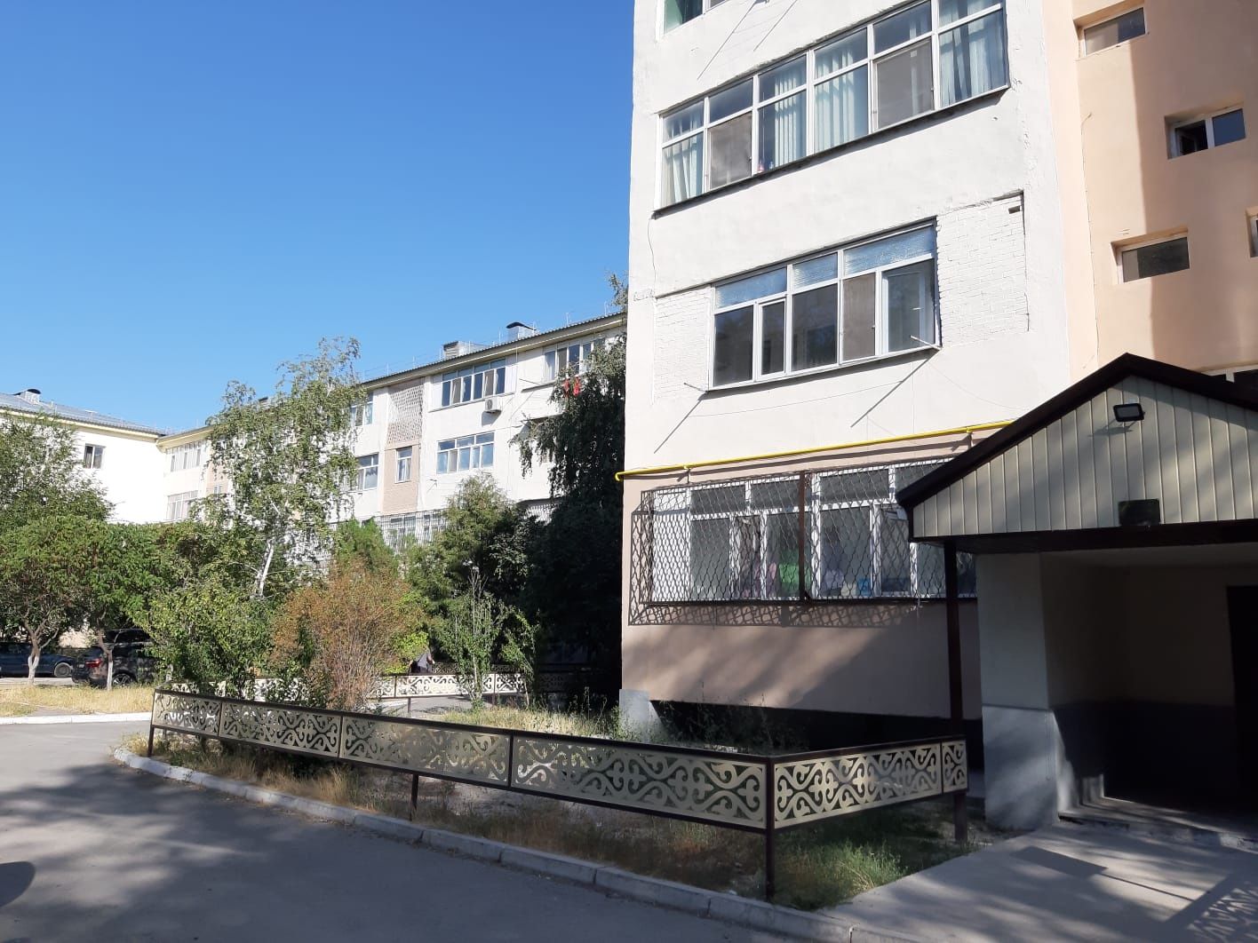 2-комн., 6 мкр., 4 этаж (лоджия, кирпич, улучшенная)