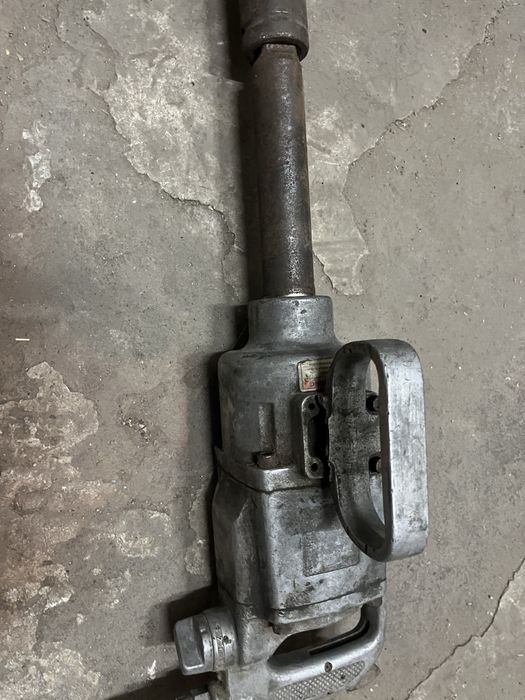 Продавам голям пневматичен гайковерт за камион