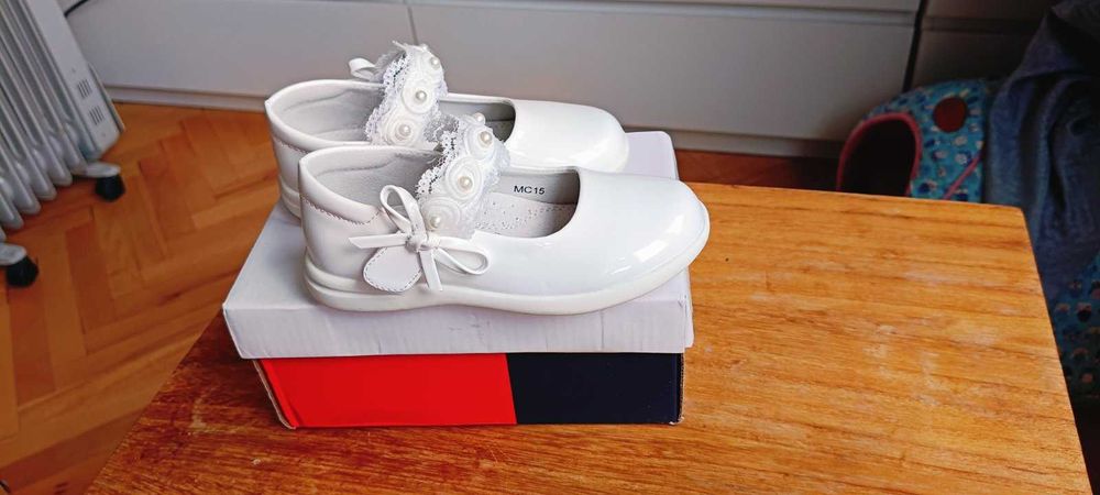 Нови детски, елегантни обувки за момиче № 26
