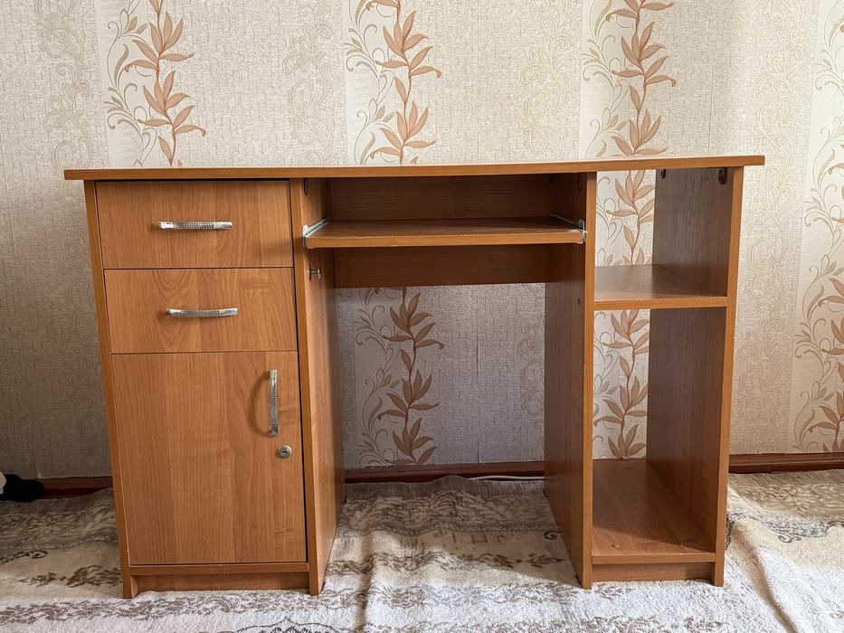 Стол компьютерный